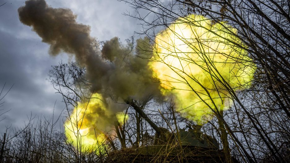 Military mobility continues on Ukraine's Toretsk
TORETSK, UKRAINE - MARCH 17: A Ukranian tank opens fire along the frontline south of Bakhmut in the town of Toretsk, Ukraine on March 17, 2023. Wolfgang Schwan / Anadolu Agency/ABACAPRESS.COM 
Dostawca: PAP/Abaca
AA/ABACA
2023, 24th mechanized brigade, march, military mobility, Russia, Toretsk, Ukraine, war, agresja Rosji, atak Rosji na Ukrain�, inwazja, inwazja rosyjska, konflikt zbrojny, rosyjska, rosyjski, sytuacja na Ukrainie, sytuacja w Ukrainie, Wojna na Ukrainie, wojna w Ukrainie, wok� Ukrainy, front, frontu, linia, Ukraina, ukrai�scy, ukrai�ski, ukrai�skie, walki, wojsko, �o�nierz, �o�nierze, armia, czo�g, uzbrojenie