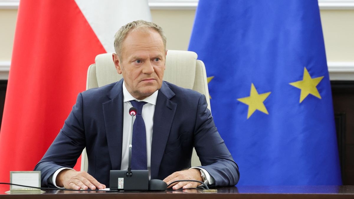 Warszawa, 10.09.2025. Premier Donald Tusk na nadzwyczajnym posiedzeniu rządu w KPRM w Warszawie, 10 bm. w związku z nocnym naruszeniem polskiej przestrzeni powietrznej przez rosyjskie drony. (ad) PAP/Szymon Pulcyn