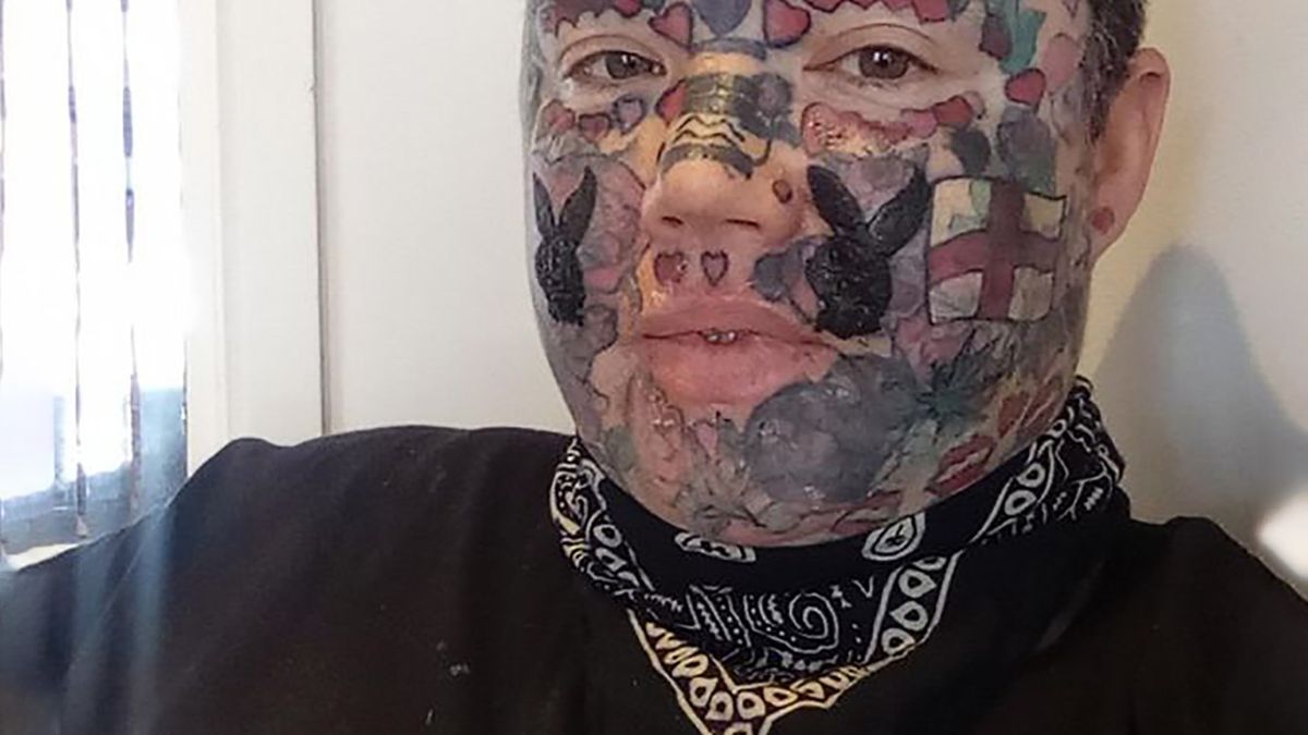 Melissa Sloan regularnie tatuuje całe swoje ciało