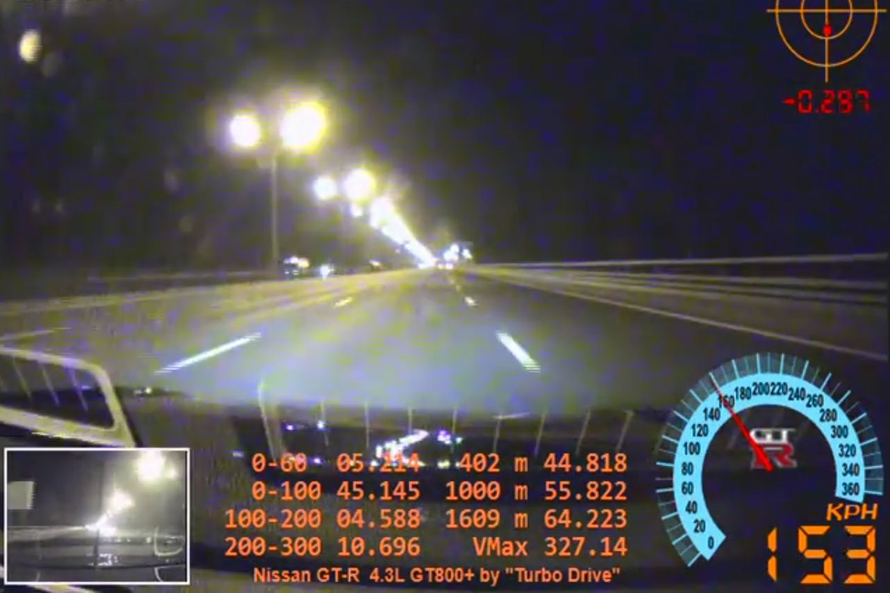Co się stanie z Nissanem GT-R gdy przy 327 km/h pęknie mu opona?