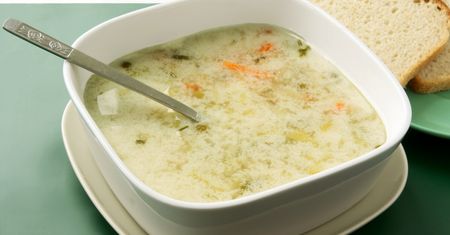 Wlewam do zupy ogórkowej zamiast śmietany. Teściowa aż osiwiała na ten widok