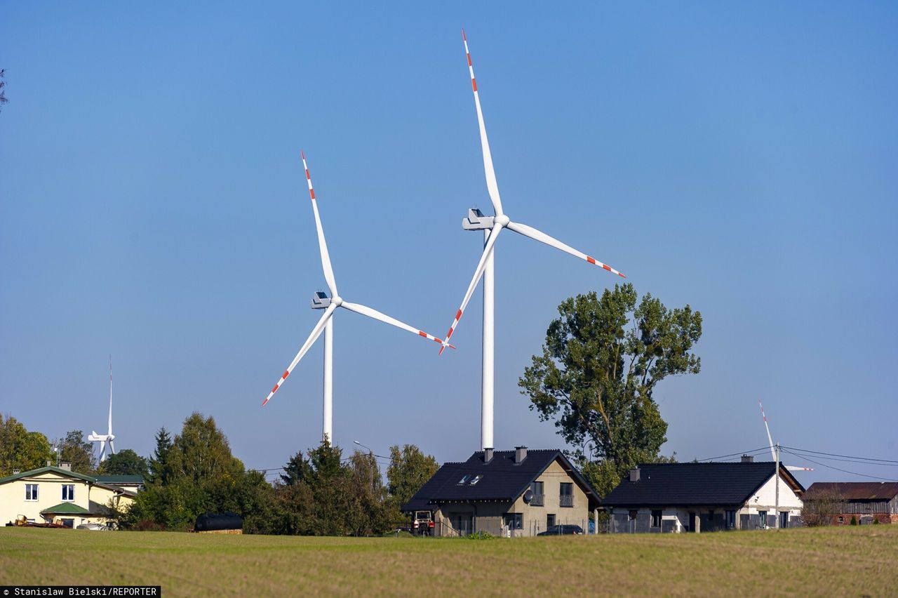 Farma wiatrowa. Elektrownia wiatrowa nad polskimi domami