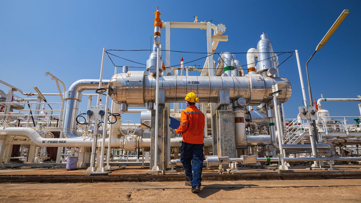 Ropa; ropa naftowa; rafineria; surowce