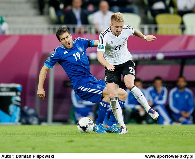 Sokratis w pojedynku z Marco Reusem w ćwierćfinale Euro 2012