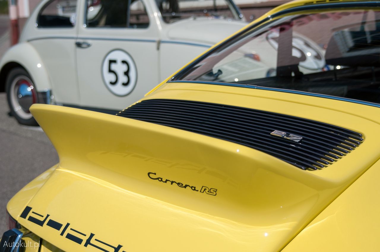 Porsche 911 GT3 Touring vs Porsche 911 Carrera RS 2.7
