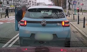 Sceny w Warszawie. Aż do niego wysiadł. "Pan jest głupkiem"