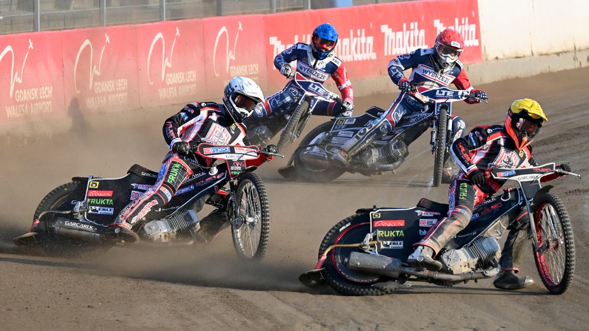 WP SportoweFakty / Tomasz Rosochacki / Na zdjęciu: Grzegorz Walasek (w zółtym kasku)