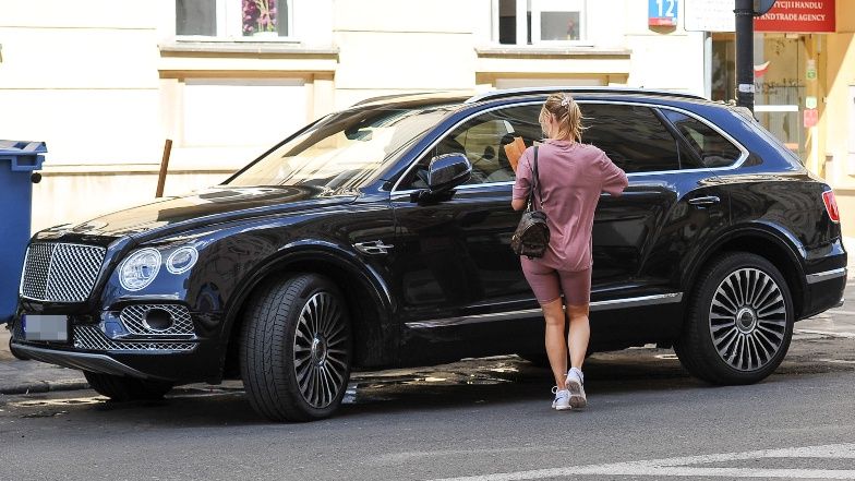 Izabela Janachowska przyjechała po bułki bentleyem