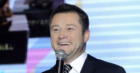 Jarosław Kuźniar odpływa w kampanii wysokoprocentowego trunku: "Bogaty? Intrygujący? Wyrafinowany? Jestem SUMĄ ICH WSZYSTKICH"