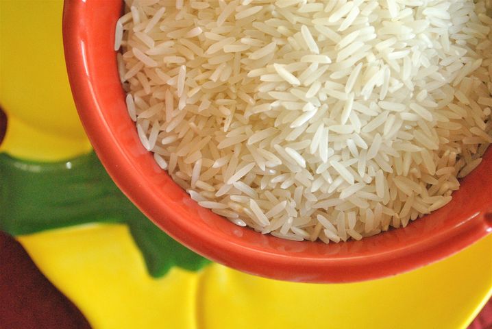 Surowy biały ryż długoziarnisty (parzony, niewzbogacony)