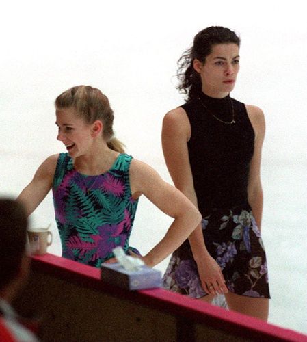 Tonya Harding (z lewej) i Nancy Kerrigan (z prawej). Fot.: Getty/Boston Globe/Contributor