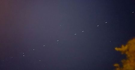 Satelity Starlink nad Polską 17-20 maja 2021. O której godzinie? Harmonogram