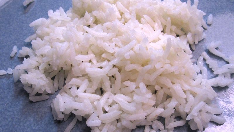 Ugotowany biały ryż długoziarnisty (parzony, niewzbogacony)