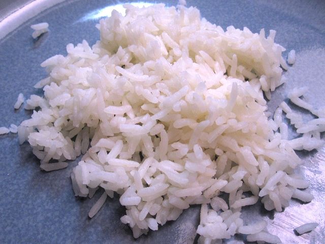 Ugotowany biały ryż długoziarnisty (parzony, niewzbogacony)