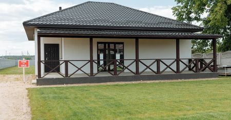Dom to nie tylko ściany - dlaczego okna i drzwi decydują o komforcie na lata?