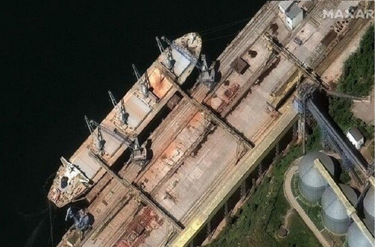 Zdjęcia satelitarne wszystko obnażyły. To Rosjanie wywożą z Ukrainy