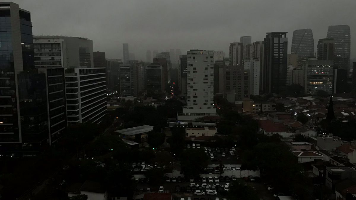 #UgaśmyPłucaŚwiata: pożar w Amazonii. Nad São Paulo zawisły czarne chmury 1