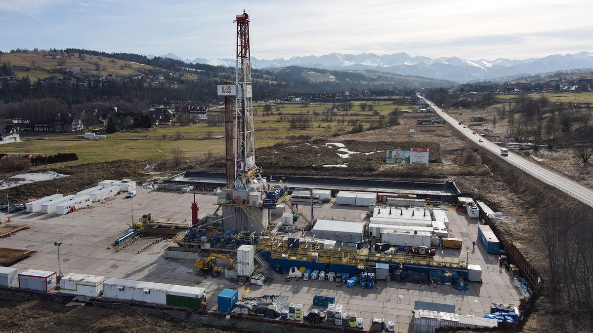 odwiert
Grzegorz Momot
7 kilometr�w, dr��enie, geotermalne, geotermalny, g��boki, kilometry, odcinek, odwiert, ostatni, widok, wiercenie, z drona