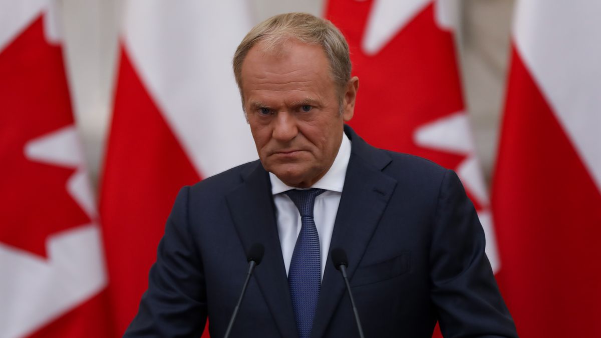 In Warsaw, Poland, on August 25, 2025, Donald Tusk, Prime Minister of Poland, meets with Mark Carney, Prime Minister of Canada, at the Chancellery of the Prime Minister. Poland is Canada's largest trading partner in Central and Eastern Europe. The talks focus on Poland-Canada relations and security issues in the context of the current international situation. The Polish Prime Minister announces that he does not intend to send Polish troops to Ukraine. (Photo by Klaudia Radecka/NurPhoto via Getty Images)