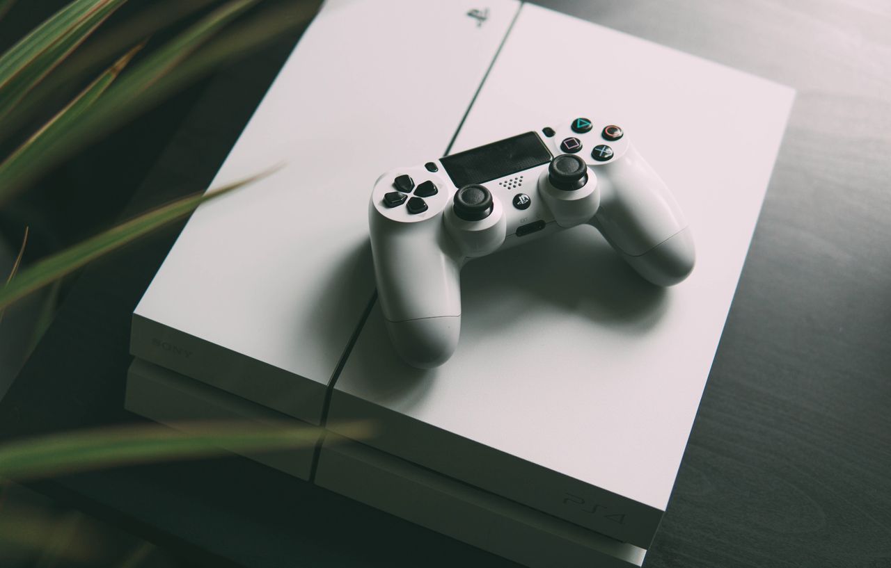 Konsola PlayStation 4, fot. Nikita Kachanovsky / Unsplash