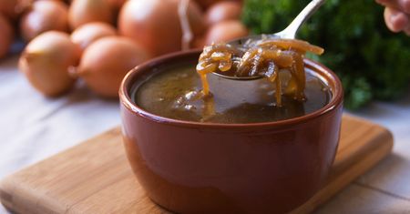 Zagęszczona zupa cebulowa (do kupienia gotowa do spożycia)
