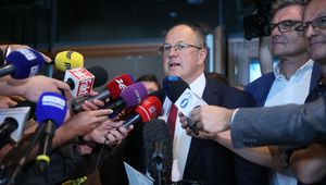 Nowy prezes PKOl-u tuż po wyborze zadał dwa ciosy Korzeniowskiemu