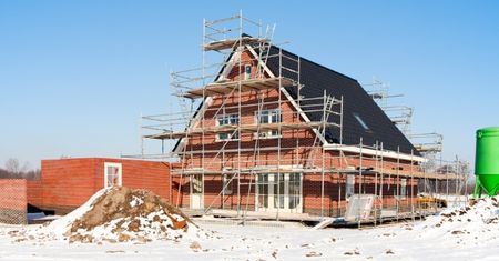 Budować czy nie budować? Zobacz, jakie prace na budowie możesz przeprowadzić zimą