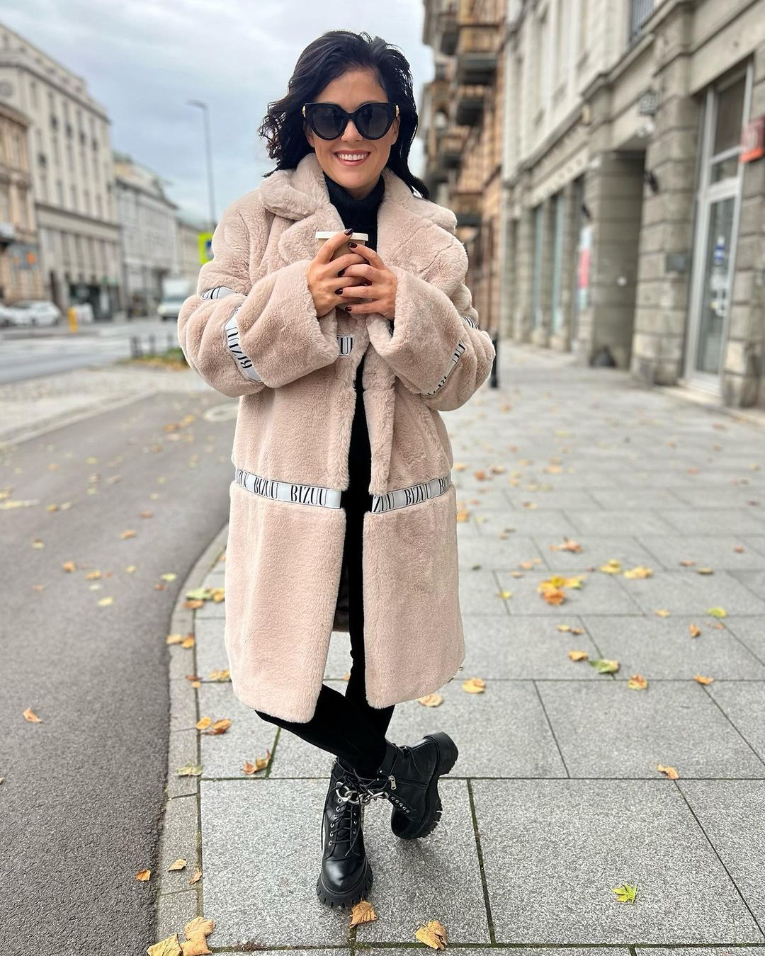 Katarzyna Cichopek w modnym płaszczu