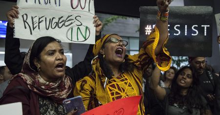 Ogłoszenie dekretu Trumpa wywołało burzę. Protesty na lotniskach w USA