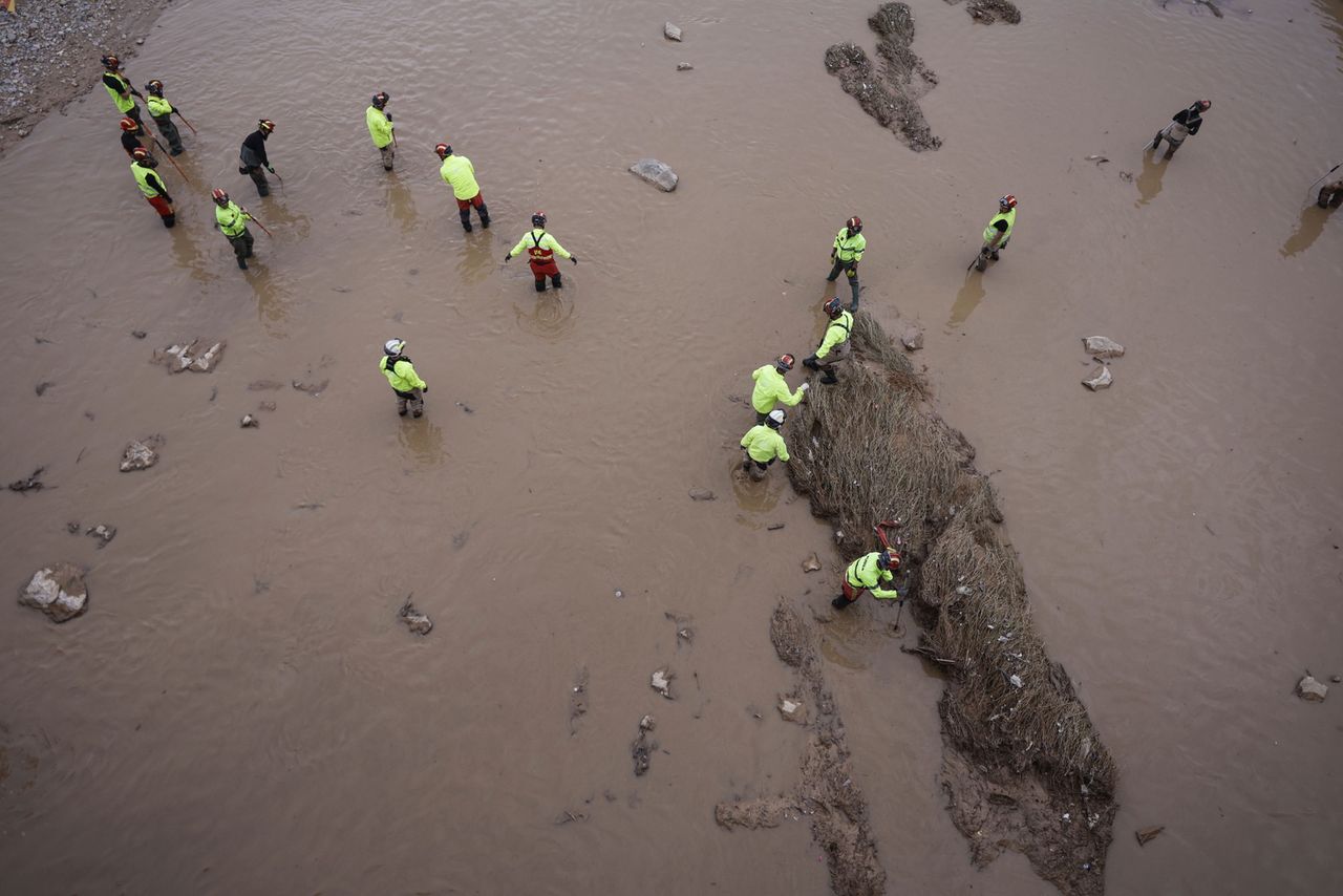 Flood in Spain: Search continues as death toll rises