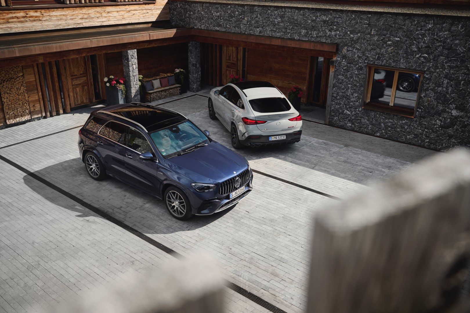 Test Drive Mercedes-AMG E 53 HYBRID & Mercedes-AMG GLE 53 HYBRID
Mercedes-Benz AG, Communications & Marketing, photo by Deniz Calagan on behalf of Mercedes-Benz AG
Mercedes-AMG; Performance and efficiency in a new combination: the Mercedes-AMG E 53 HYBRID 4MATIC+; MediaSite; Saloon; Press Releases sorted by years; 06 - 2024; PKW Mercedes AMG - AKTUELL; Mercedes-AMG Limousine - T-Modell - Coupé (2 Türen) - Cabriolet; Press Archives; Pre-Media; Hybrid; Pressemitteilungen;  Mercedes-Maybach ; W213 - Mercedes-AMG E 53 HYBRID 4MATIC+ - 2023; W213 - Mercedes-AMG E 53 HYBRID 4MATIC+ Limousine - 2023; E-Class; 2024;  Mercedes-AMG ;  smart ; Mercedes-Benz Pkw