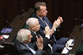 Klub PiS z projektem uchwały. Chodzi o sprawę wyrzucenia krzyża