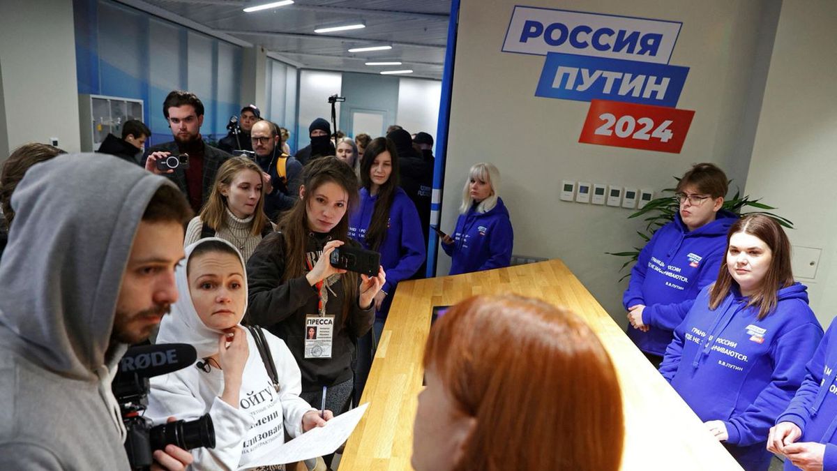 Żony rosyjskich żołnierzy weszły do sztabu wyborczego Władimira Putina