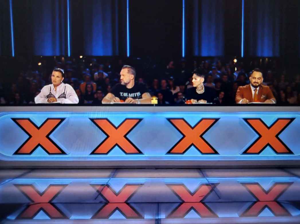 Jurorzy wcisnęli czerwone przyciski w "Mam talent!"