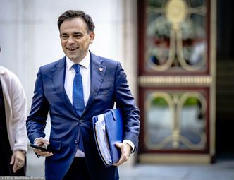 "PiS przez 8 lat plądrował Polskę". Minister finansów zabrał głos po konwencji KO