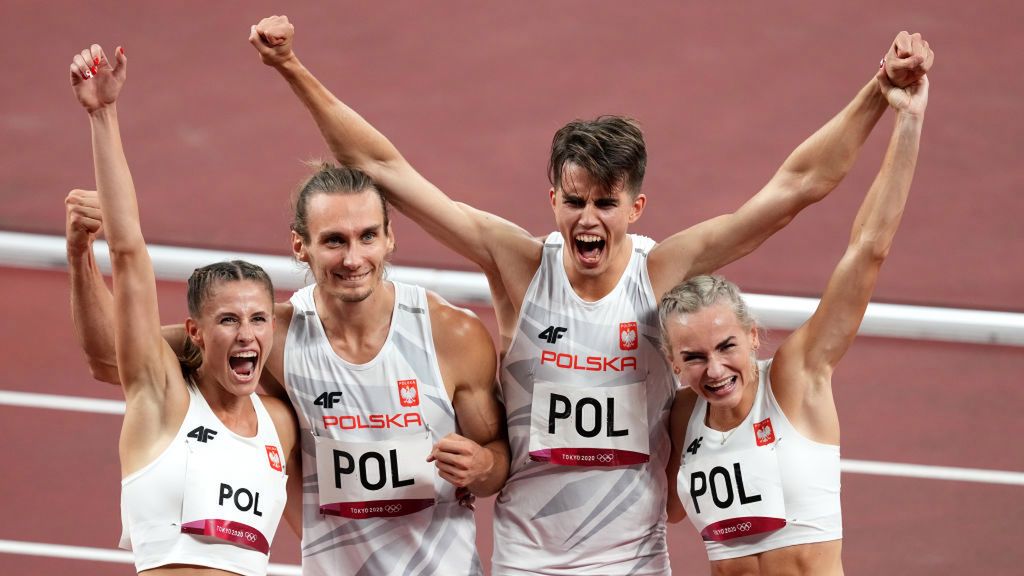 Polska sztafeta mieszana 4x400 po zdobyciu złota na IO w Tokio