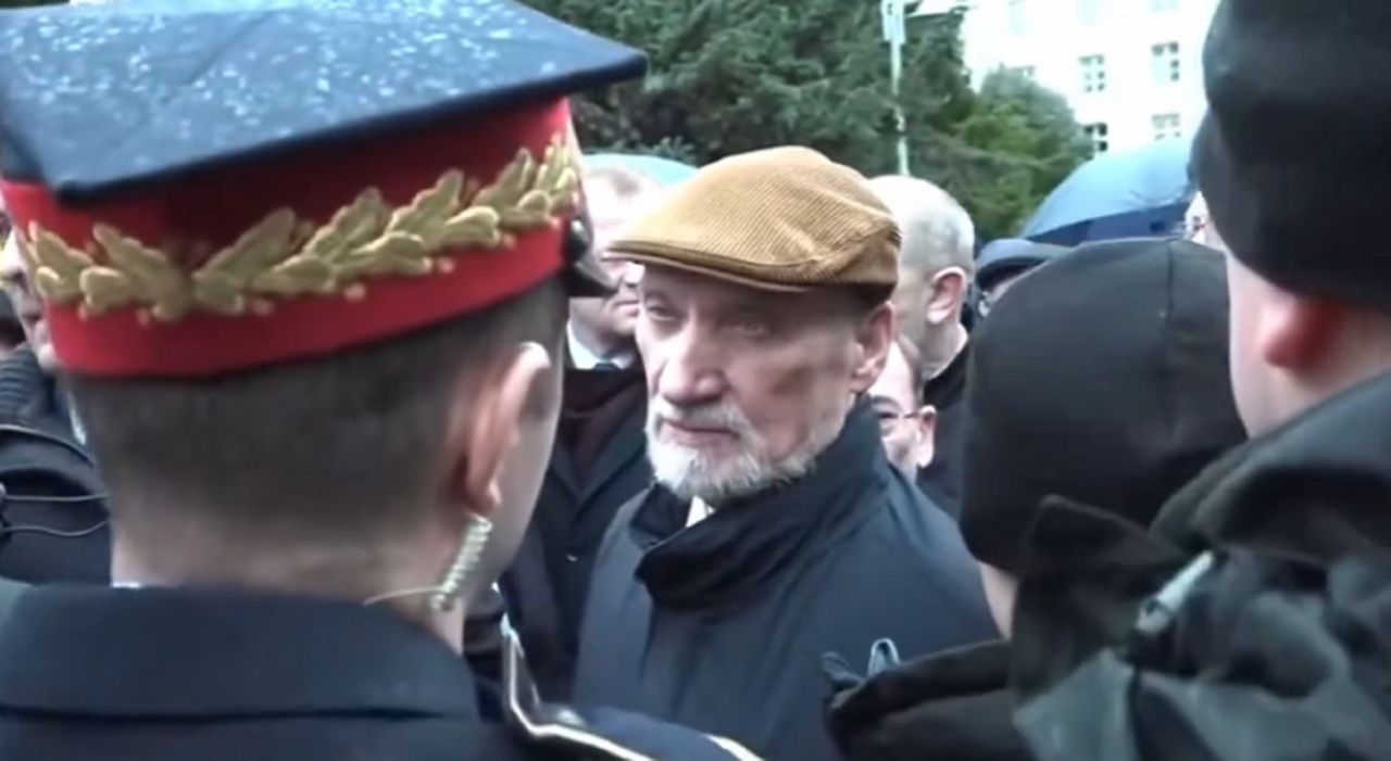 Antoni Macierewicz (PiS) przed Sejmem