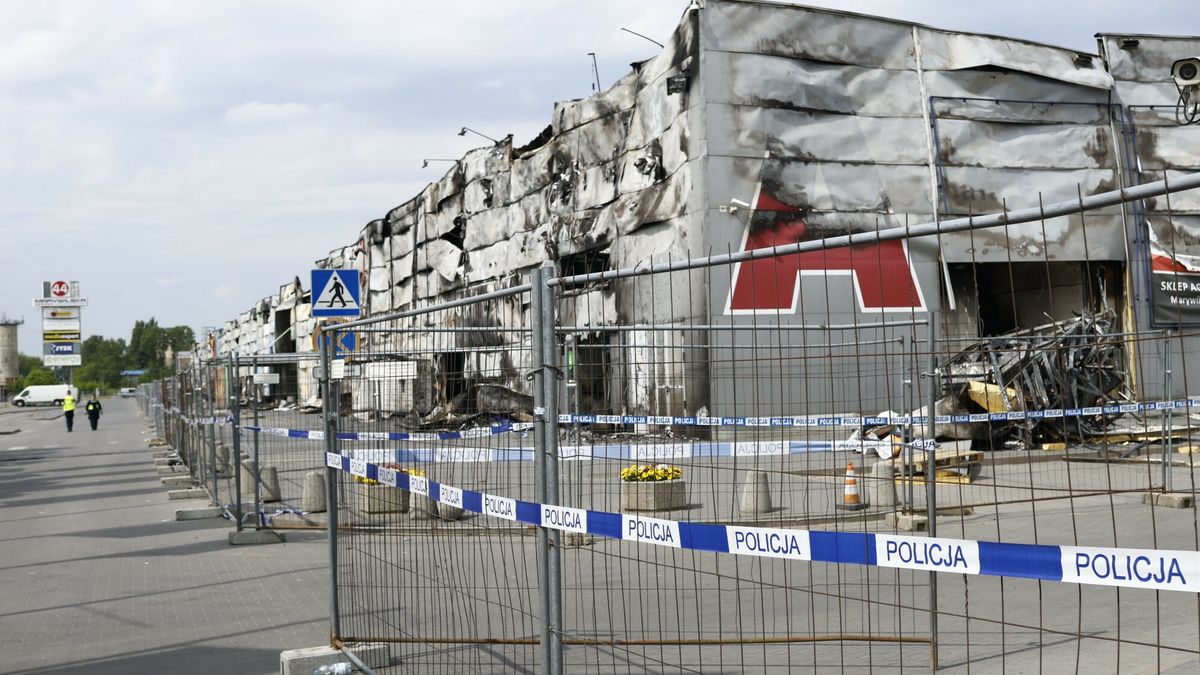 Marywilska 44 tydzie? po po?arze
20.05.2024. Warszawa. Konferencja prasowa Tobiasza Bochenskiego nt. sytuacji kupcow z Hali Marywilska 44. Fot. Filip Naumienko/REPORTER
Filip Naumienko/REPORTER