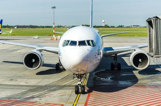 Minister uderza w kontrolerów: żądania płacowe grożą wzrostem cen biletów lotniczych