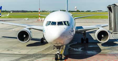 Minister uderza w kontrolerów: żądania płacowe grożą wzrostem cen biletów lotniczych