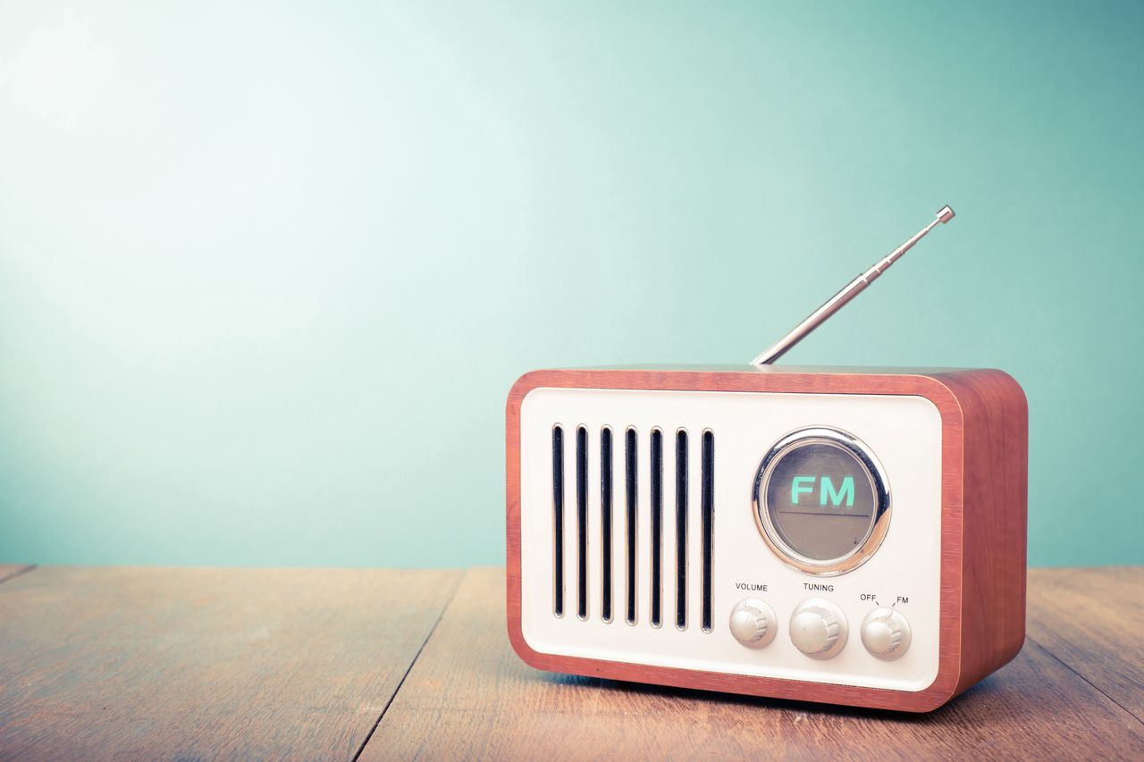 Małe radio na każdą okazję. Zabierzesz je na biwak lub kemping