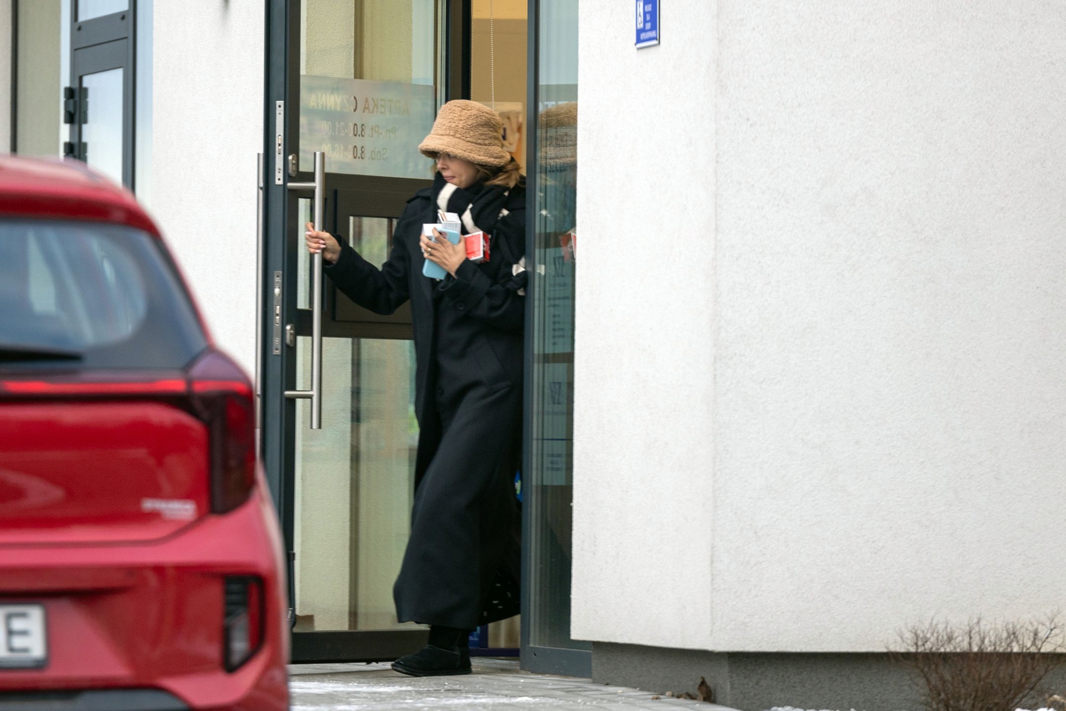 Joanna Opozda załatwia sprawunki na mieście