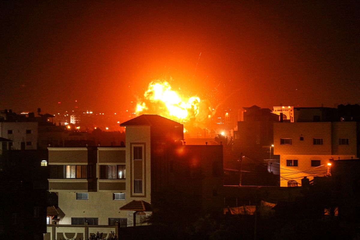 Strefa Gazy - wojska Izraela uderzyły w laboratorium chemikaliów i miejsce produkcji broni należące do Organizacji Terrorystycznej Hamas.