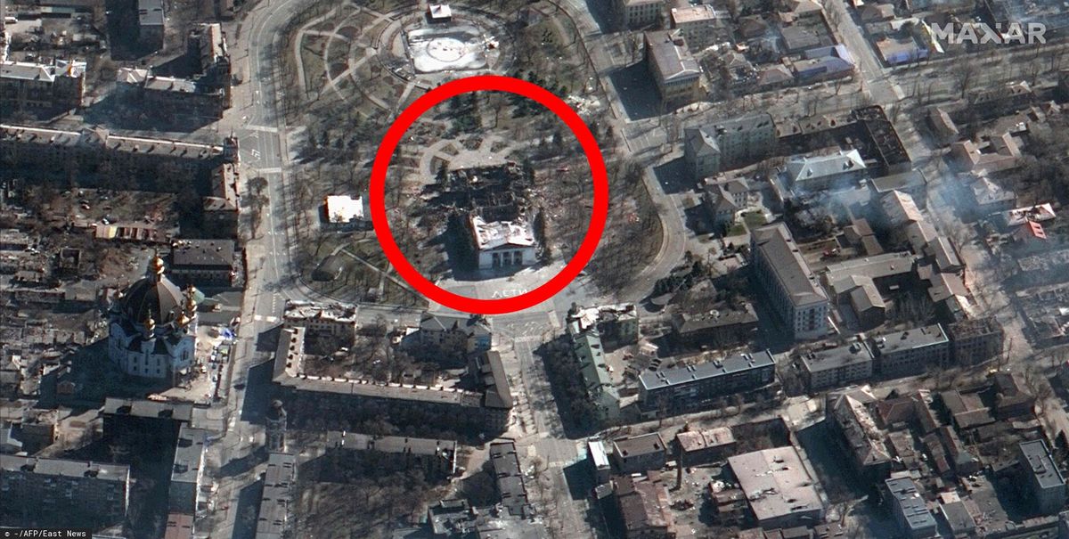Mariupol. Zniszczony teatr widać na nowym zdjęciu satelitarnym