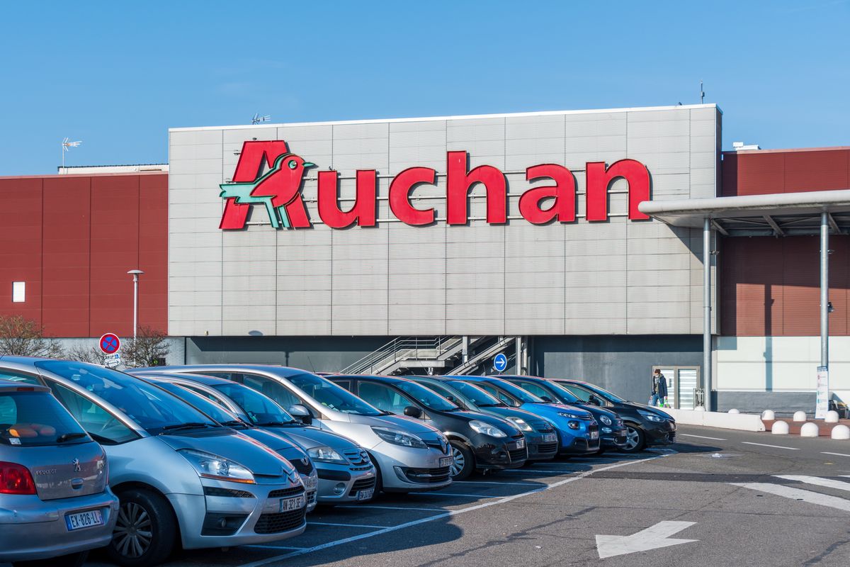 Auchan zostaje w Rosji i dziwi go krytyka. Tak to tłumaczy 