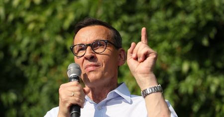 "Mógłbym zarabiać 15 mln dolarów rocznie". Morawiecki dostał pytanie o uczciwość