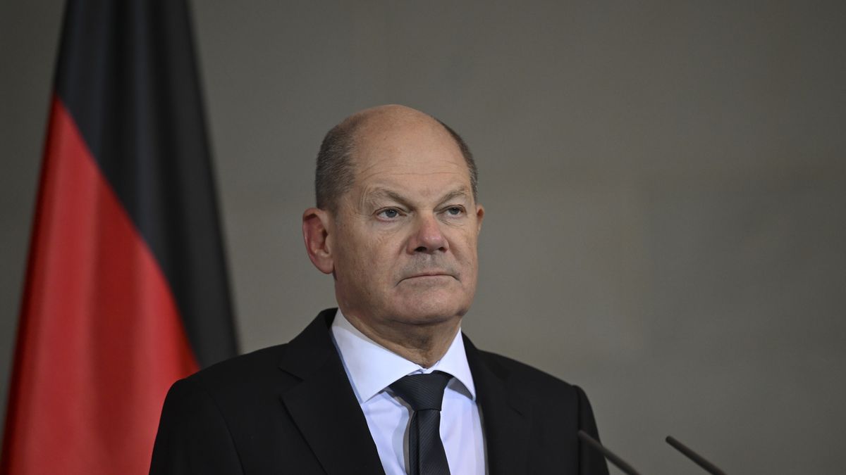 BERLIN, GERMANY - FEBRUARY 05: German Chancellor Olaf Scholz and German State Minister and Commissioner for Immigration, Refugees and Integration Reem Alabali-Radovan (not seen) hold a press conference after meeting with representatives of migrant organizations at the Chancellery in the capital Berlin, Germany on February 05, 2024. (Photo by Halil Sagirkaya/Anadolu via Getty Images)