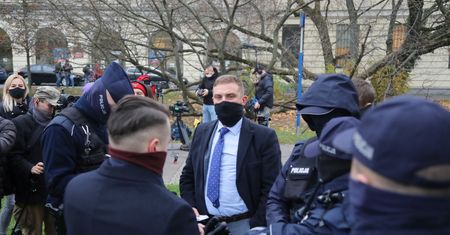 Kłopoty Roberta Bąkiewicza. Prezydent Warszawy podjął decyzję