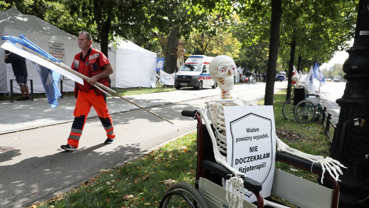 Białe miasteczko od soboty jest miejscem protestu medyków w Warszawie. 
