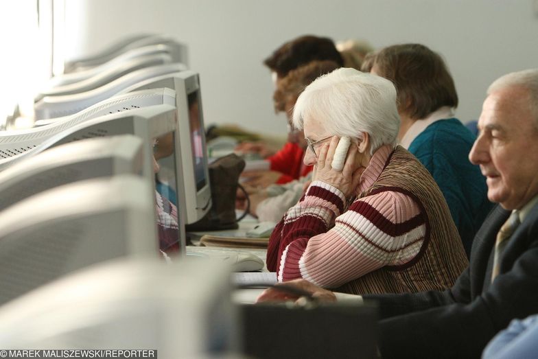 Wojna o emerytów i rencistów przybiera na sile tuż przed wyborami. Każda partia ma ofertę dla seniorów